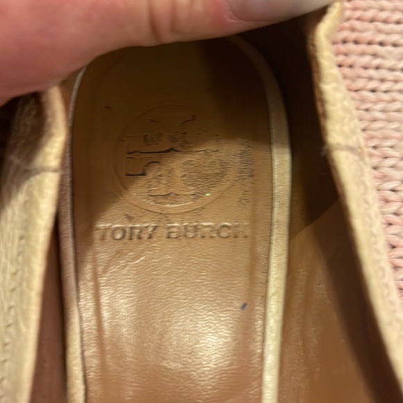 Tory Burch ballet flats off white/cream leather with pebbled texture. - Picture 2 of 3